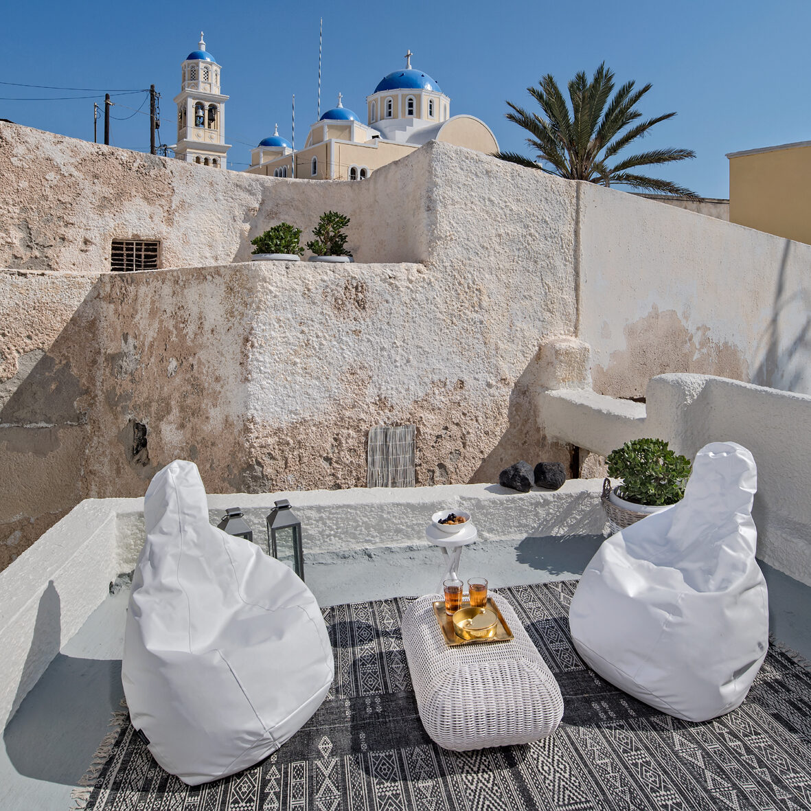 Σαντορίνη – Ξενοδοχείο poofomania