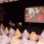 Βραδιά-προβολής-πολυμορφικό-πουφ-poofomania