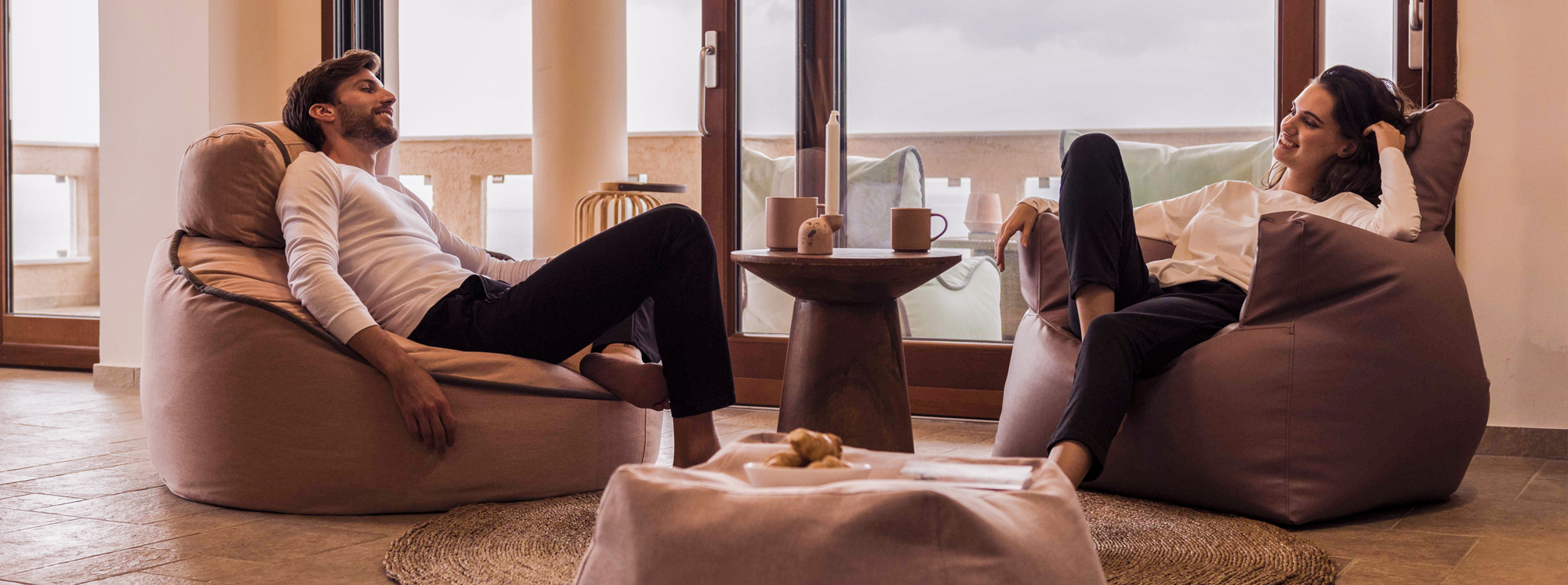 εξώφυλλο-πουφ-εσωτερικού-χώρου-poofomania